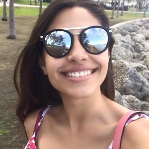 Meet your Posher, Larissa